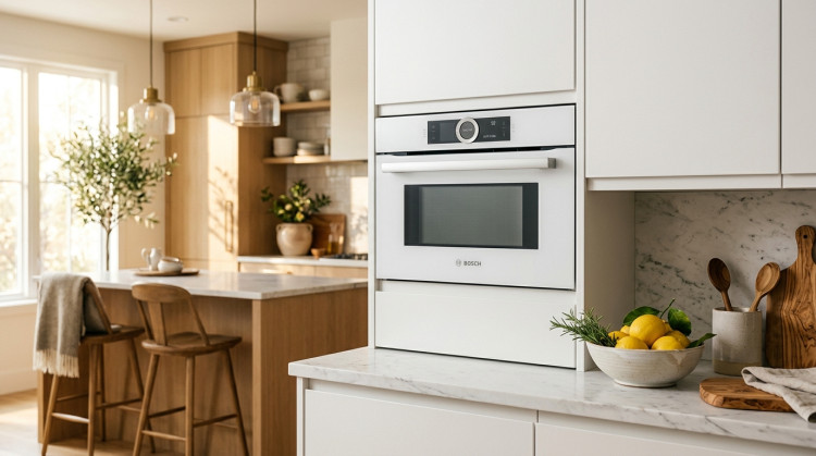 Встраиваемая микроволновая печь Bosch BFL7221W1 белый, 21 л, 900 Вт, переключатели - сенсор, поворотный механизм
